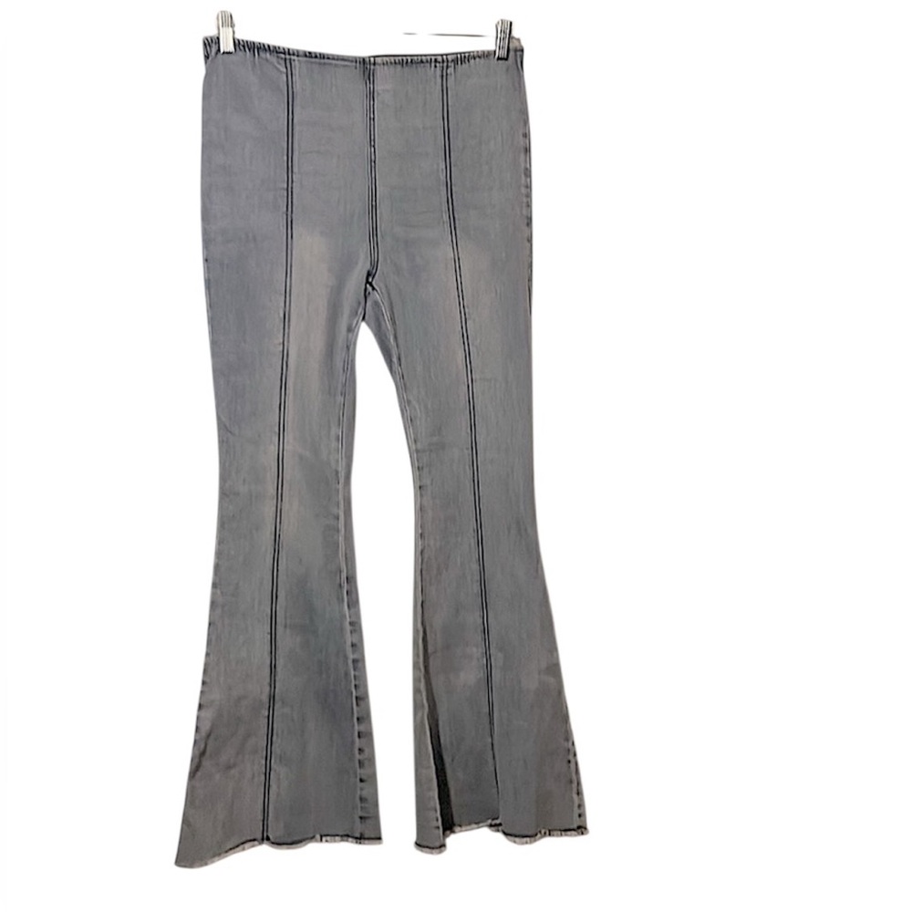 NO Boundries Woman’s Flare Bell Bottom Light Wash Denim Jeans Sz 32